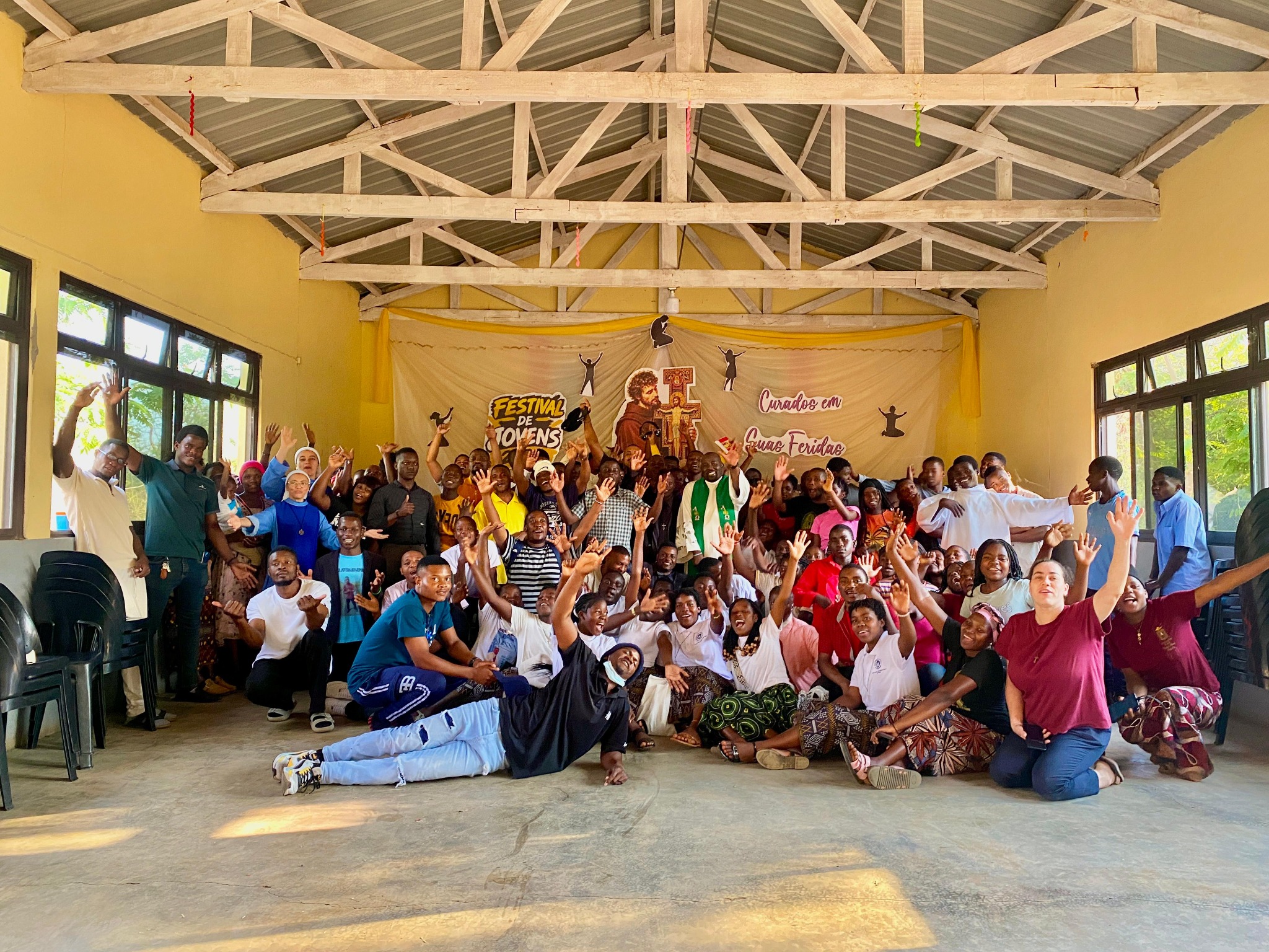 Festival de Jovens reúne cerca de 110 Jovens em Dombe, Moçambique.